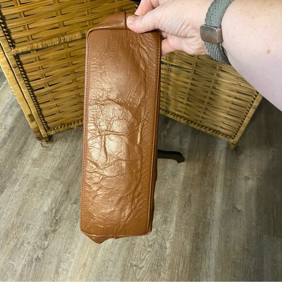 Latico Brown Leather Tote Bag zippered top Classic Design hidden pocket - Picture 2 of 9